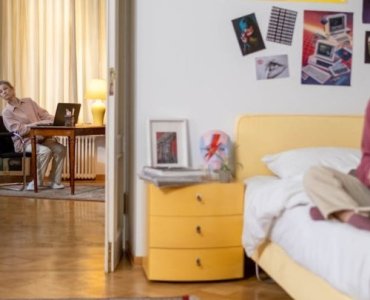 Od nieznajomych do współlokatorów: jak zamienić wspólny pokój w przestrzeń do życia i przyjaźni