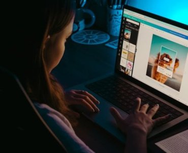 Cyfrowy ślad na piątkę: jak uczeń może mądrze budować bezpieczną i pozytywną obecność w sieci