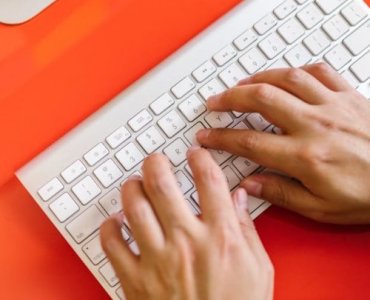 Pisz 2x szybciej w 30 dni: bezpłatny plan treningu klawiatury i najlepsze narzędzia online