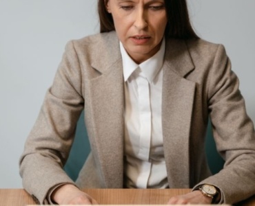 Mail służbowy pod lupą: poznaj granice kontroli pracodawcy i swoje prawa