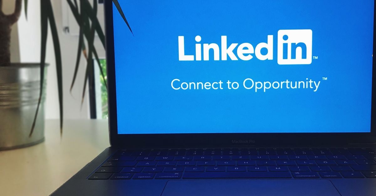 Profil LinkedIn, który przyciąga: jak dopracować każdy element, by rekruter odezwał się pierwszy