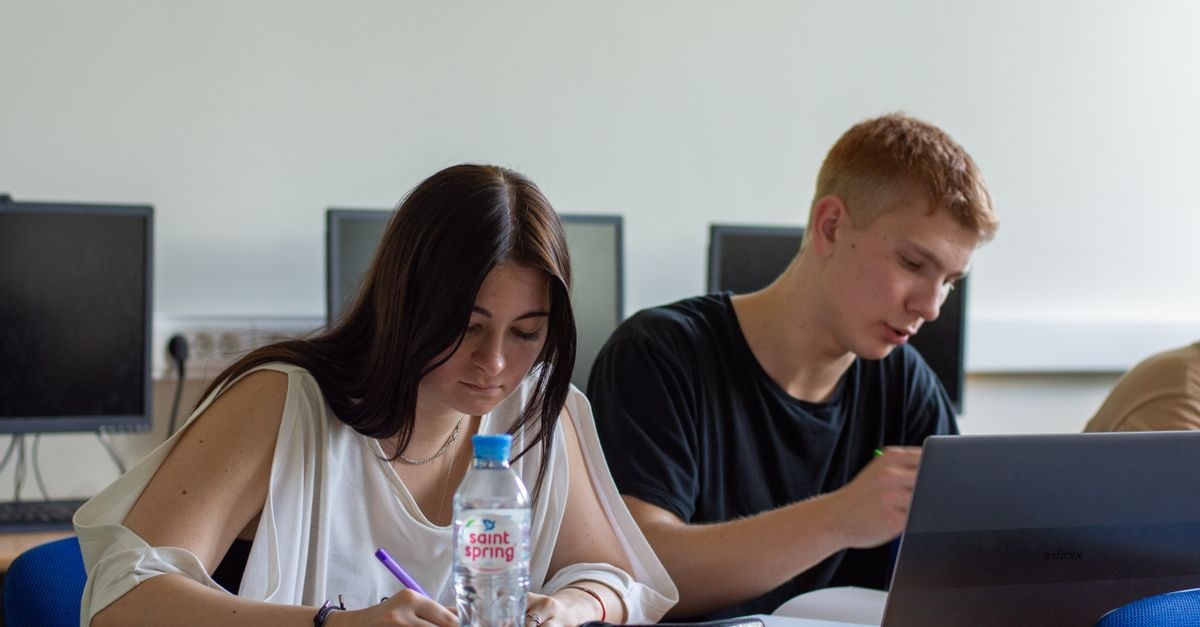 Od marzeń do indeksu: jak dostać się na bezpłatne studia stacjonarne – zasady rekrutacji w pigułce