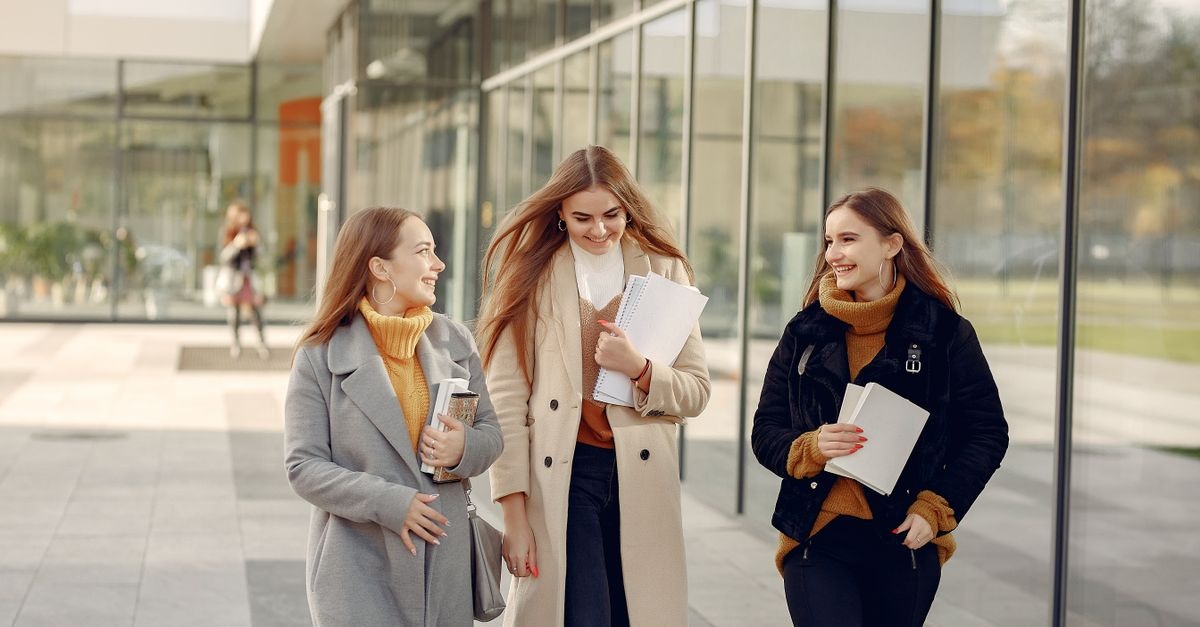 Weekend, który się opłaca: sprawdzone sposoby na zarobek dla studentów dziennych